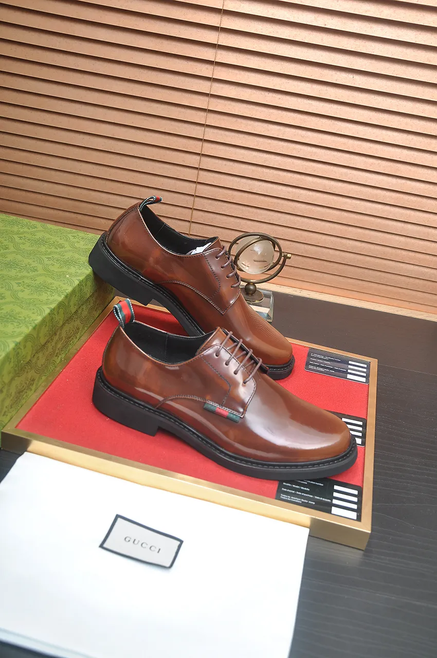 Men's shoes💰540💶Italy's top luxury men's shoe giant (GUCCI) (Gucci) (full cowhide lining) new arrival🍃Original European style🔰 Pleasant to the eye😍In order to make the shoes more durable and non-deformable🌀The production continues to follow traditional methods but there is still no lack of innovation💪Choose original sheepskin for the leather♻️ Smooth and natural And extra bright ⭐Made of imported cowhide, the first choice of rich people 38-45 (45 customized)